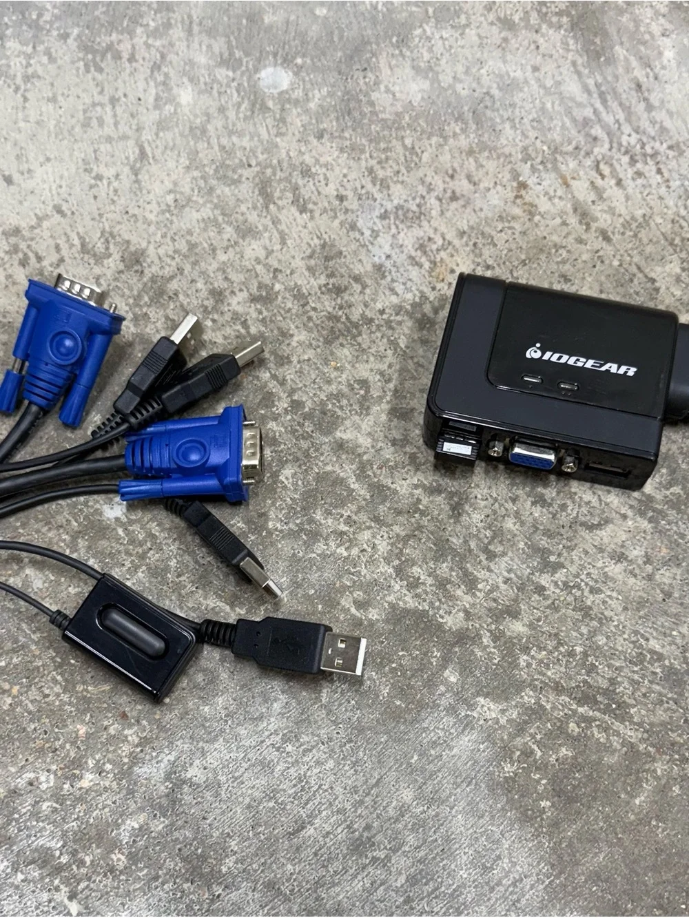 IOGEAR GCS22U 2-Port USB VGA KVM Switch w/ Remote Button Tested